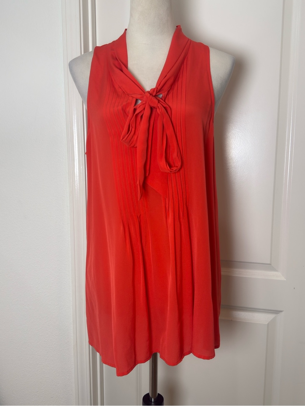 Theory Red Sleeveless Tie-Neck Pleated Camisole 100% Silk